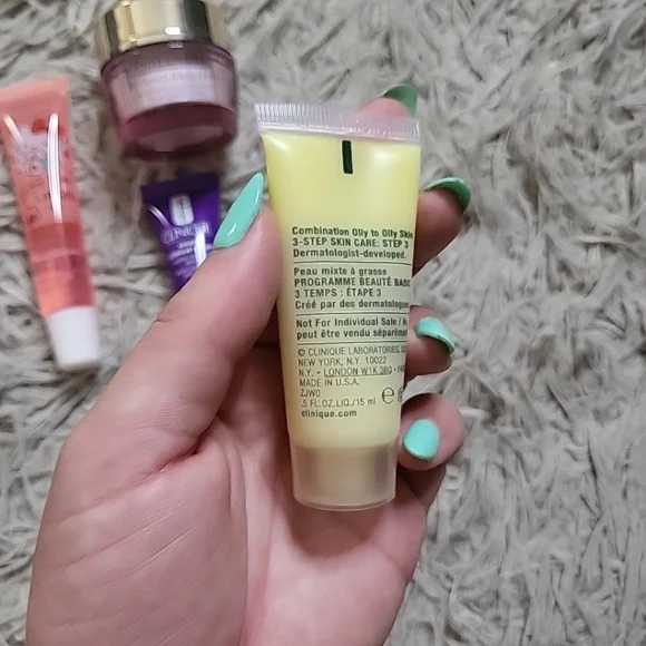Beauty Bundle Estee Lauder Clinique Kiehls Lip Oil Hello Kitty Skin Face Lips ✨️